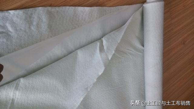 中国十大土工布生产厂家排行榜-山东德州领翔新材料，全国最好的土工布生产厂家（复合土工膜在人工湖施工的详细步骤）