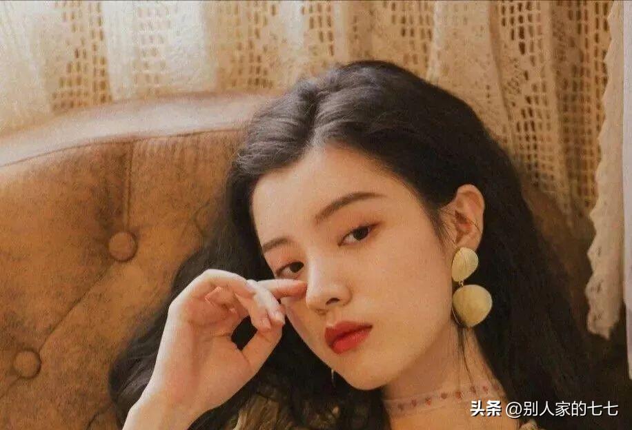 想你却不敢打扰你，想念却不敢打扰的句子简短（女人疯狂想念你时）