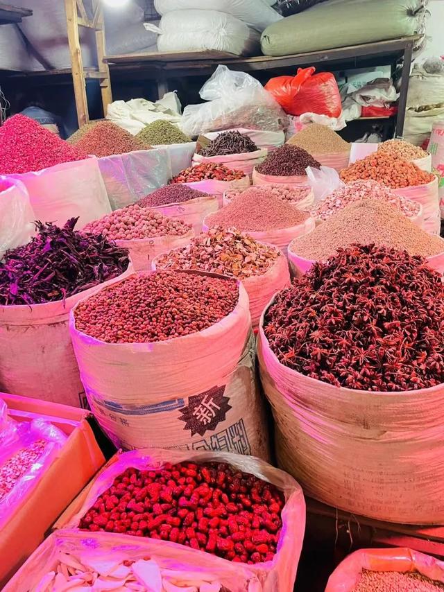 银耳多少钱一斤，黄金银耳的种植前景（盘溪批发市场给的）