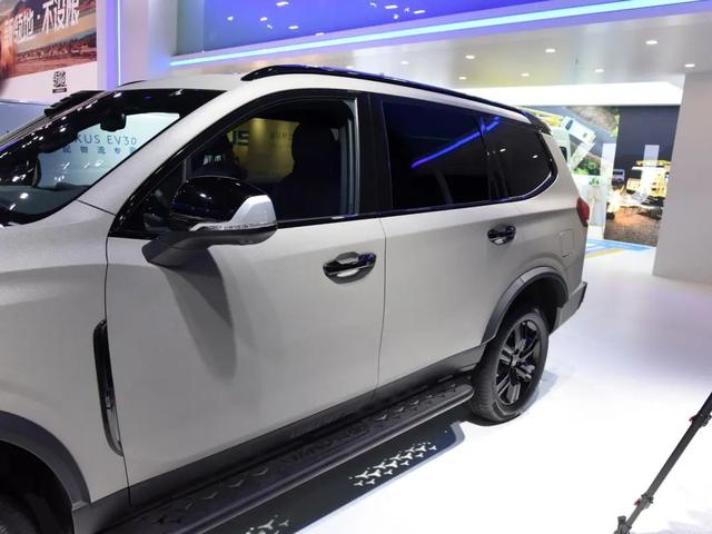 越野车suv排行榜大通d90pro，最省油的越野车有哪些（2.0T爆发500N·m,后差速锁+5/6/7座,比哈弗H9硬）