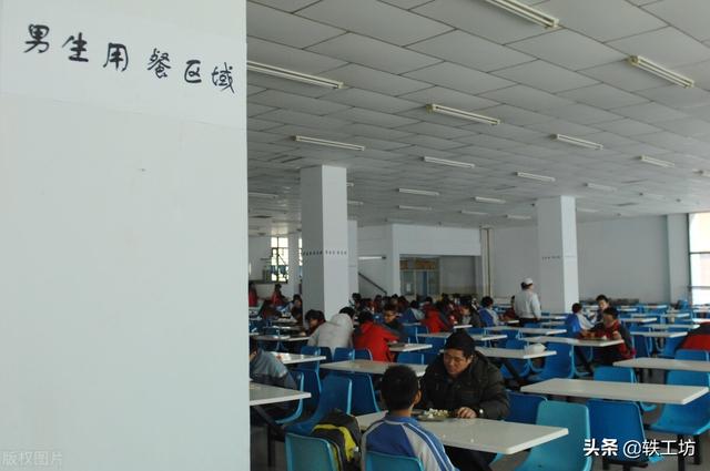 生活费包括哪些，孩子生活费包括哪些费用（在校大学生每月开销多少算正常）