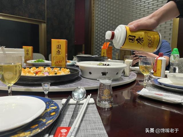 喝酒的礼仪和礼貌，喝酒的礼仪和礼貌有哪些（行家教你3道口诀）