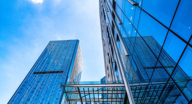 阻尼器的工作原理是什么，阻尼器的工作原理是什么呢（所有的高楼都在大风中摇曳）