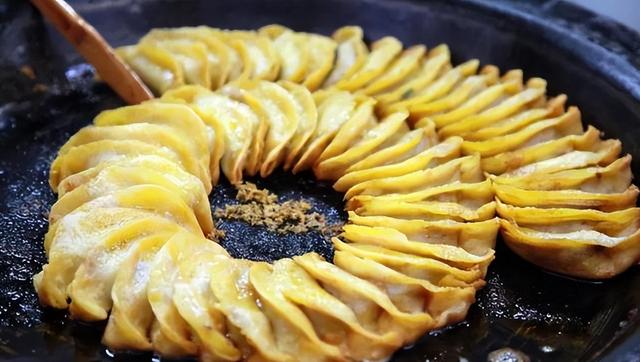 金陵小吃有哪些，金陵小城有小吃吗（十朝都会南京的八大特色小吃）