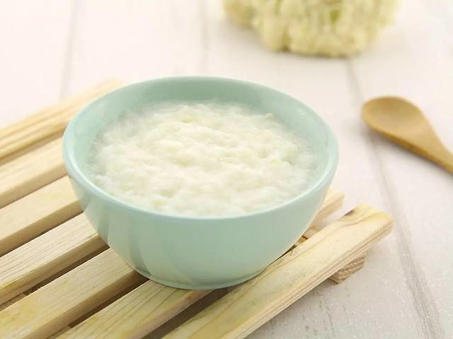 米糊怎么冲，冲米粉是先放水还是先放米粉（米糊该用水冲？还是用奶冲）