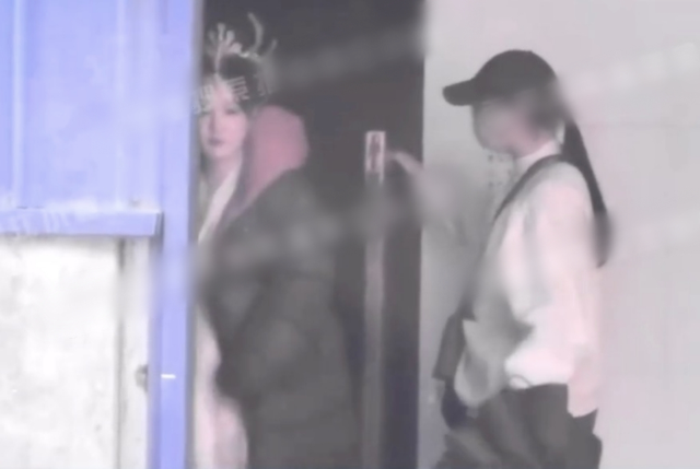 胡歌彭于晏现状，前女友薛佳凝在片场神情落寞