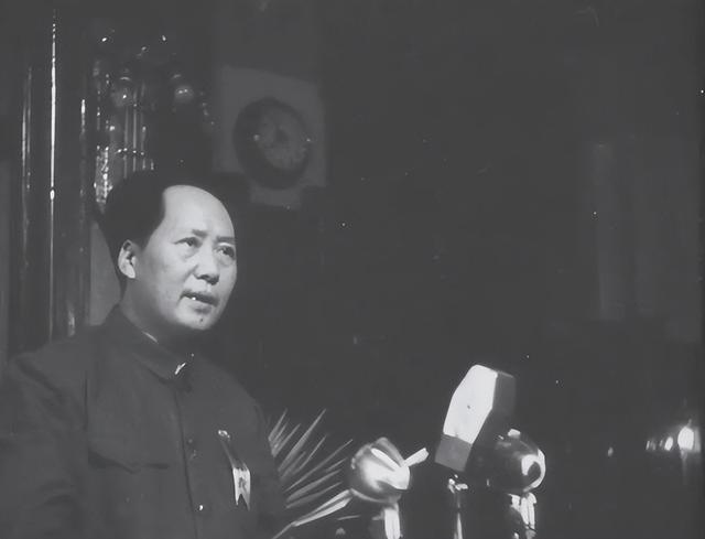 1956年，毛主席对台湾未来的精准预言，指出“只有两条出路”