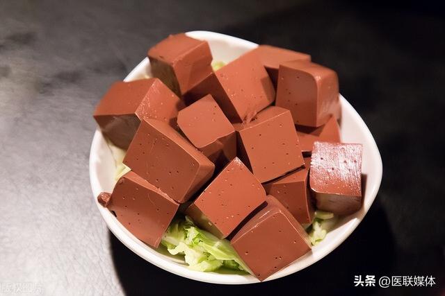 银手镯不戴放着变黑了怎么回事，银手镯不戴会变色吗（是吸收了体内毒素）