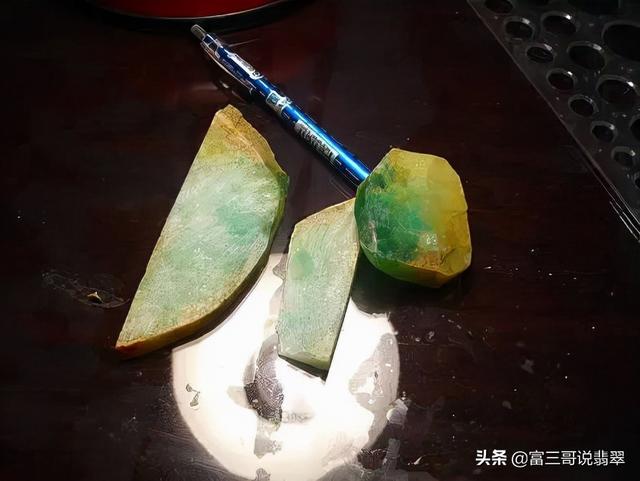 翡翠原石切割技巧，翡翠原石切（翡翠原石怎么切最合理）
