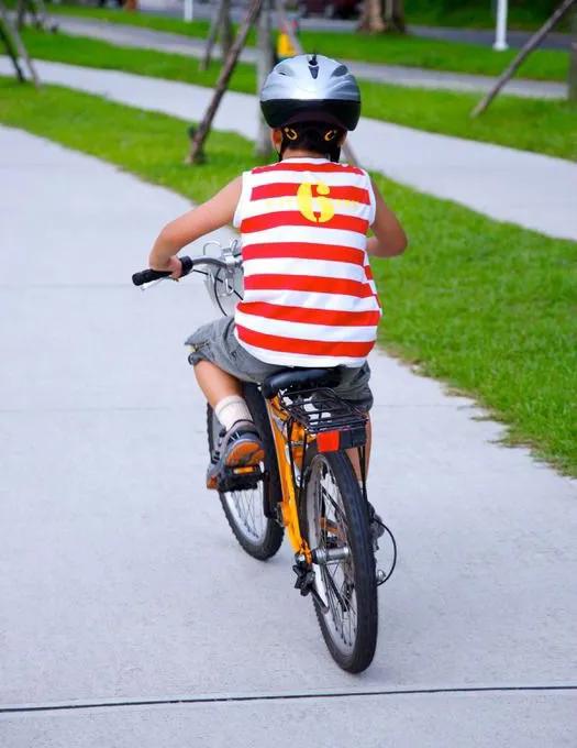 梦见小孩骑自行车,也学到了人生感悟-解梦-荣耀易学