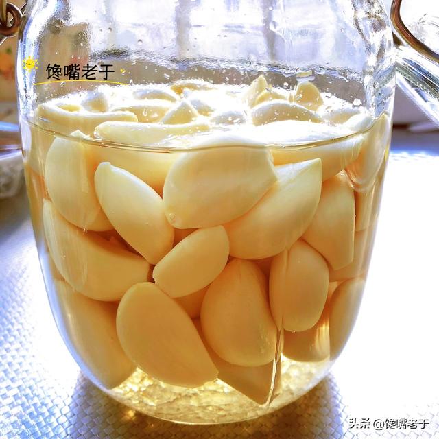 绿蒜的正确腌制方法，绿蒜的腌制方法（腌腊八蒜：只加醋就废了）