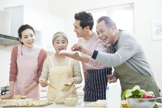 老年人吃什么补钙，中老年人补钙每天要喝多少牛奶（常吃这5种食物）