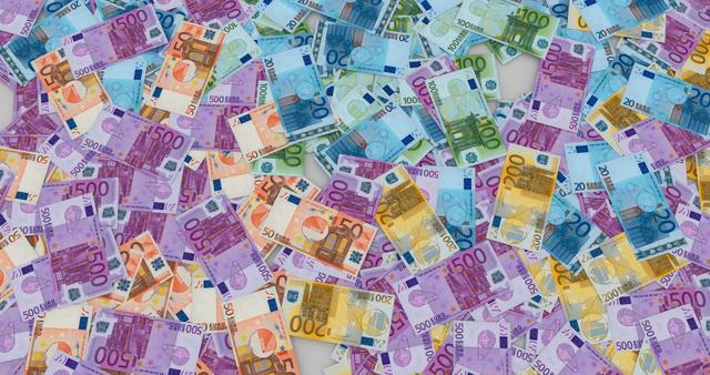 为什么欧元继续下跌，欧元为何下跌（欧元兑美元接近１比１后）