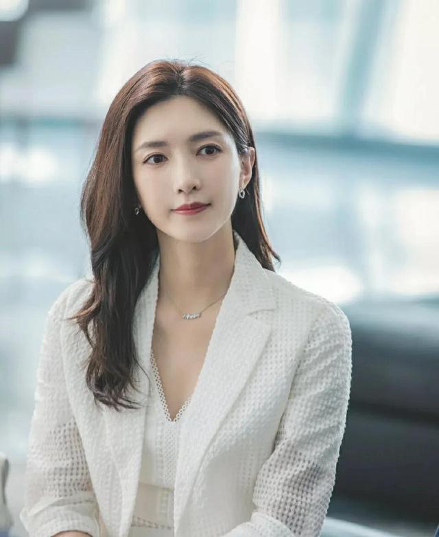 王曼妮爱情事业低谷期，《三十而已》女人要明白的五个道理