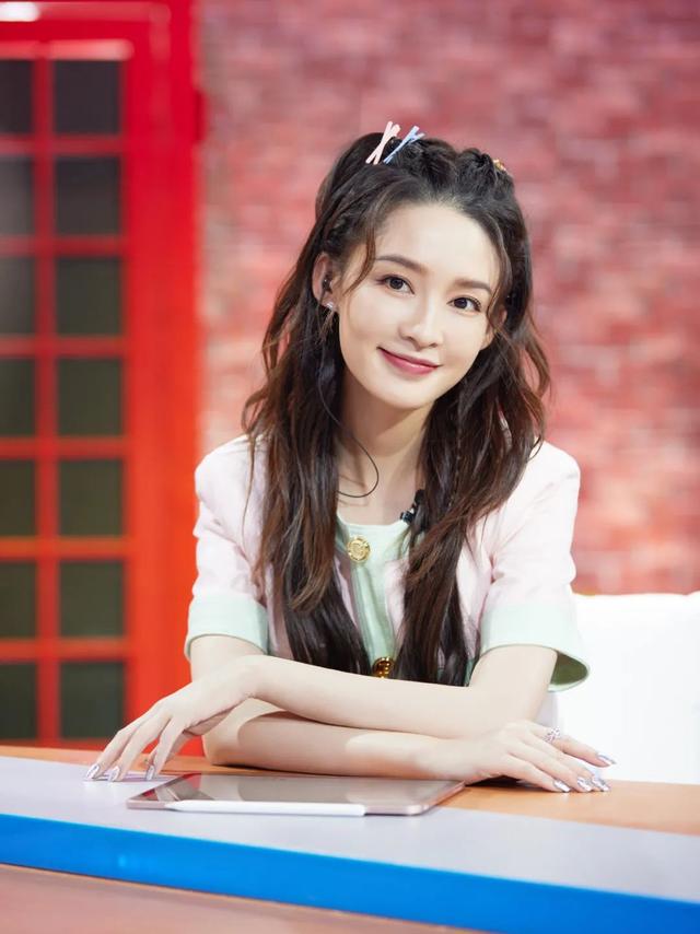 儿童发型图片 小女孩发型绑扎方法简单又可爱，儿童发型图片（几款绝美的新年公主编发）