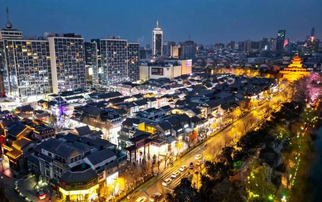 济南旅游攻略必去景点夜景，一定要走进她的夜