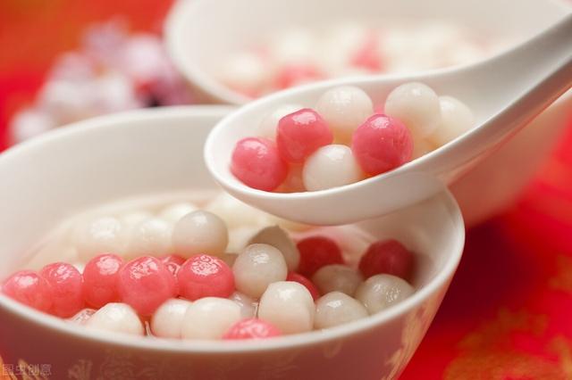 冰冻汤圆用开水煮还是冷水煮，醪糟汤圆冷水煮还是热水煮（速冻汤圆是冷水下锅吗）