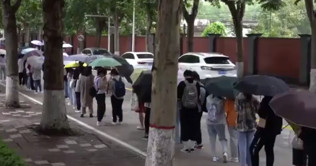 西安的大学有古墓的都有哪些，西安的大学有古墓的都有哪些（西北政法大学挖出古墓）