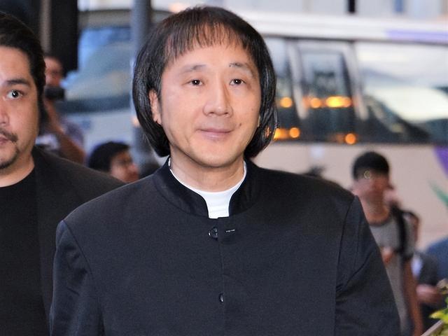 邓光荣为沈殿霞出头被人枪指头，2001年邓光荣晨跑被砍