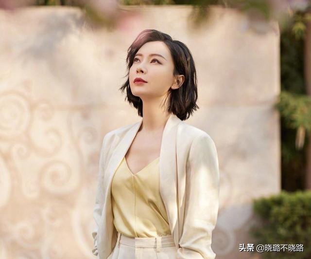 奔四奔五的女人，尽量别留长卷发，显老！试试这3种短发，真减龄