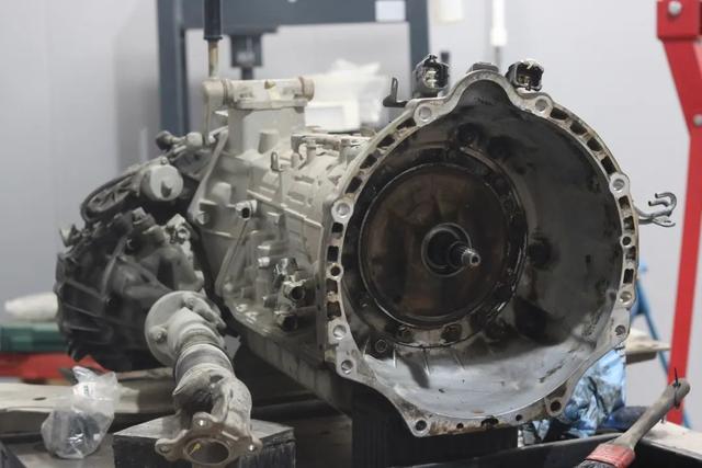 油压减震器，减震器原理图（搞来一辆“破烂不堪”的04年LC100）