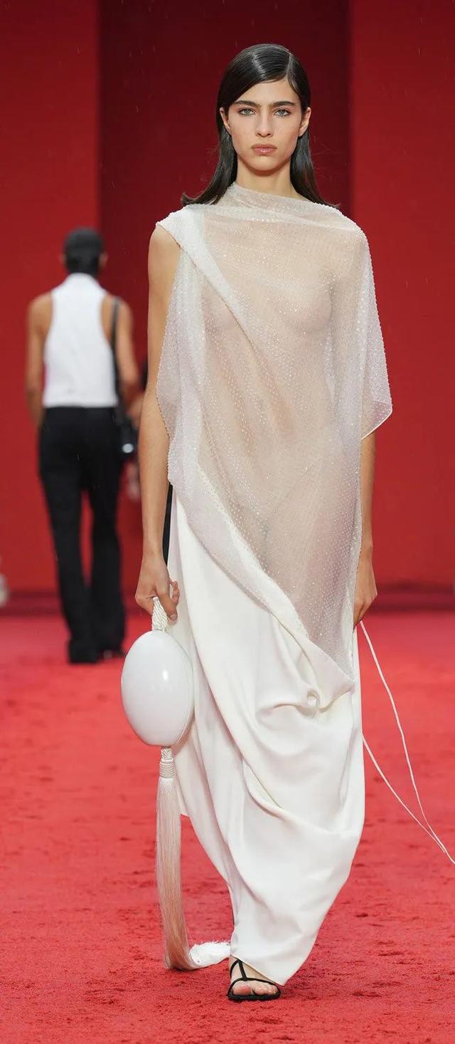 element是什么牌子，ELEMENT是啥牌子的电视（95岁的FERRAGAMO）