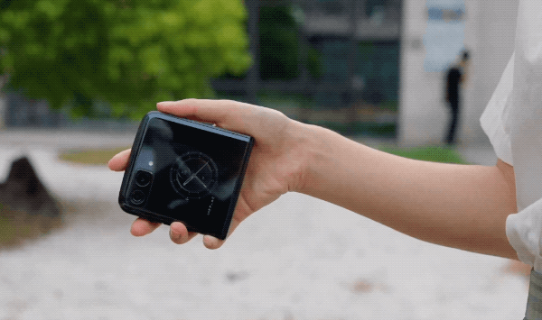 屏幕没坏但屏幕滑不动，vivo手机屏幕没坏但屏幕滑不动（只要5999元的moto刀锋折叠屏）