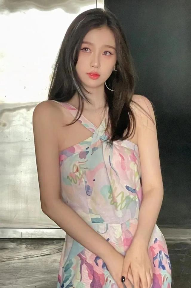 绑头发教程女孩子简单，小女孩可爱发型绑扎方法（这3款“辣妹编发”又美又撩人）