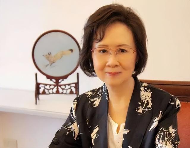 琼瑶的3段感情：与平鑫涛“忍爱”18年，劝原配：你也可以来我家