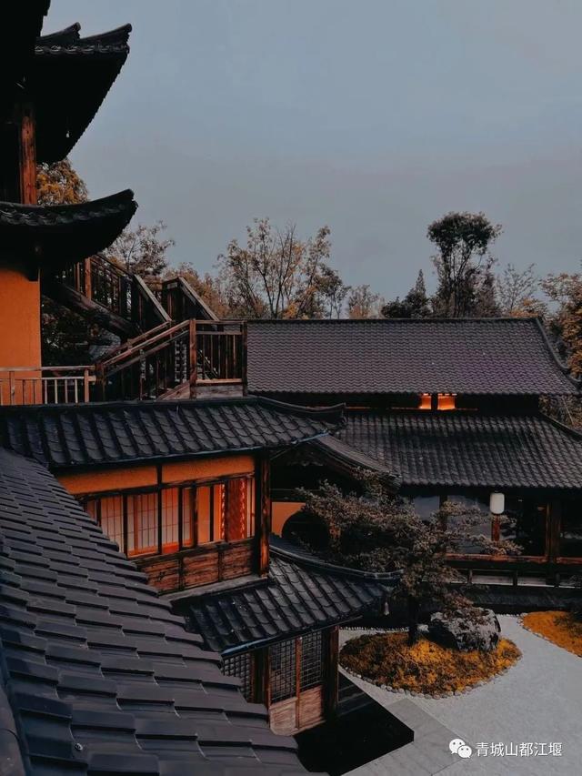 青城山旅游，青城山旅游图（赏千年银杏、观层林尽染、泡山间温泉......顶奢配置慢生活尽在青城山～）