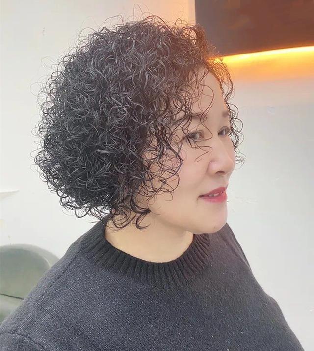 头发稀少适合什么发型？10款时髦大气的流行发型，既显发量又有型