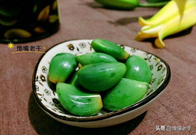 绿蒜的正确腌制方法，绿蒜的腌制方法（腌腊八蒜：只加醋就废了）