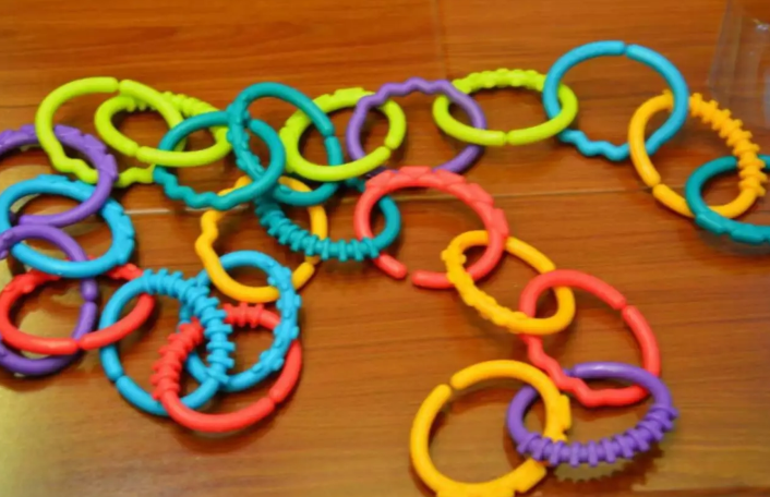 出牙期宝宝睡觉不安稳会持续多久，出牙期频繁夜醒会持续多久（进入“出牙期”的宝宝）