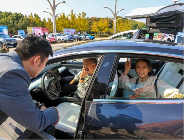 如何设置无钥匙进入功能，而国内却把它当成宝