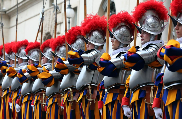 梵蒂冈为什么没人敢打，梵蒂冈在哪个国家里面（梵蒂冈全国人数不到1000人）