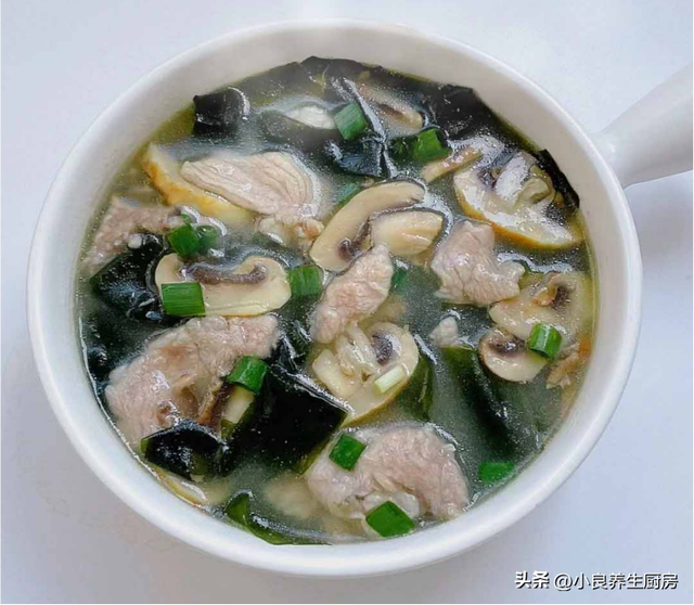 平菇肉片汤的做法，肉片汤的做法（常给家人喝这汤）