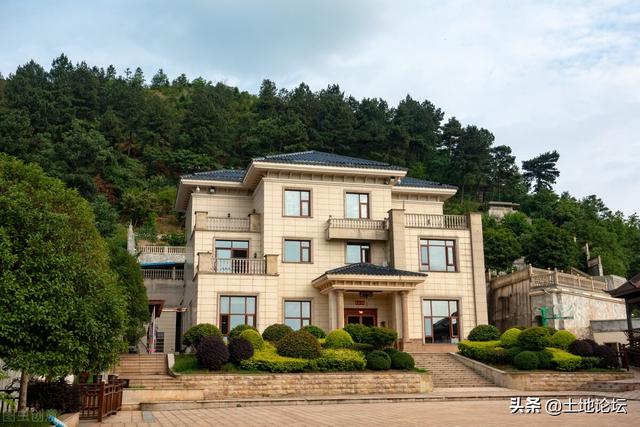 钢构别墅多少钱一平方，钢架房造价多少钱一平米（农村建别墅包工包料多少钱一平方）