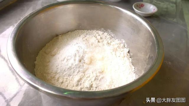 普通面粉可以做哪些小吃，面粉能做什么小吃（一碗面粉加一杯牛奶）