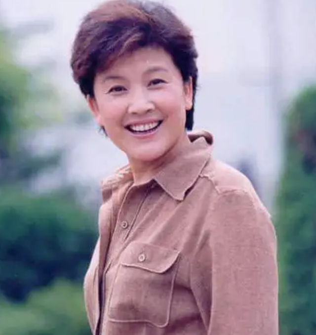 假如幸福来临的演员，假如幸福来临的演员表张露（宋春丽：和教授丈夫结婚42年）