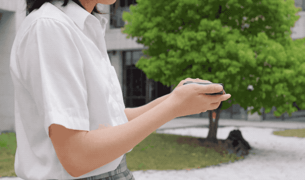 屏幕没坏但屏幕滑不动，vivo手机屏幕没坏但屏幕滑不动（只要5999元的moto刀锋折叠屏）