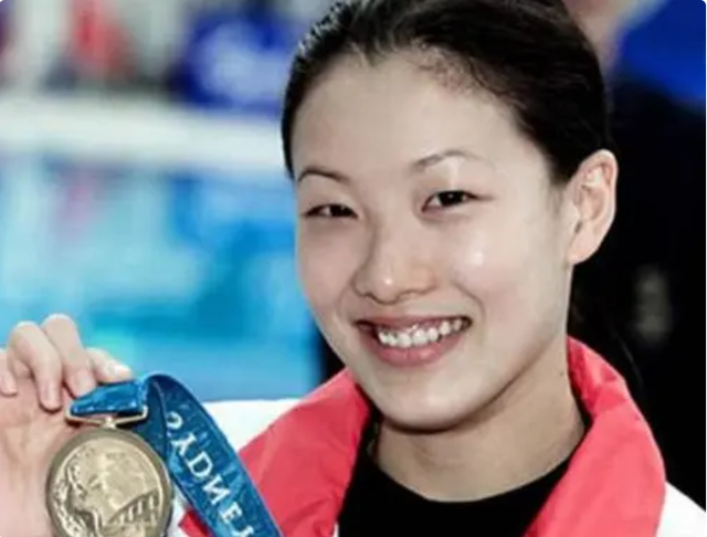 伏明霞的无性婚姻，伏明霞什么时候离的婚（伏明霞24岁嫁50岁富商）