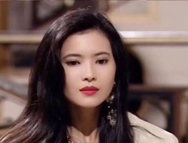 邓光荣为沈殿霞出头被人枪指头，2001年邓光荣晨跑被砍