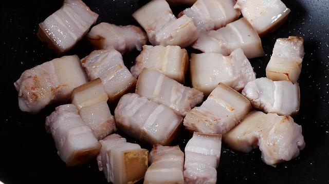 红烧肉的做法详细步骤，红烧肉做法的详细步骤（我家孩子最爱吃红烧肉）