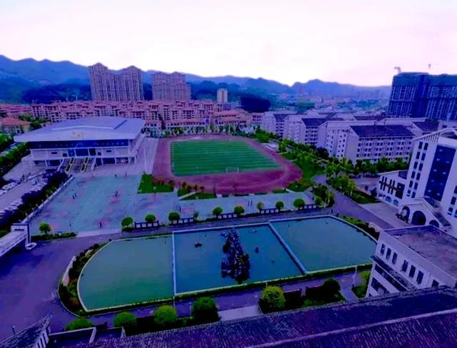 遵义市第四中学，遵义四中录取分数线2022（是学子们读书的好地方）