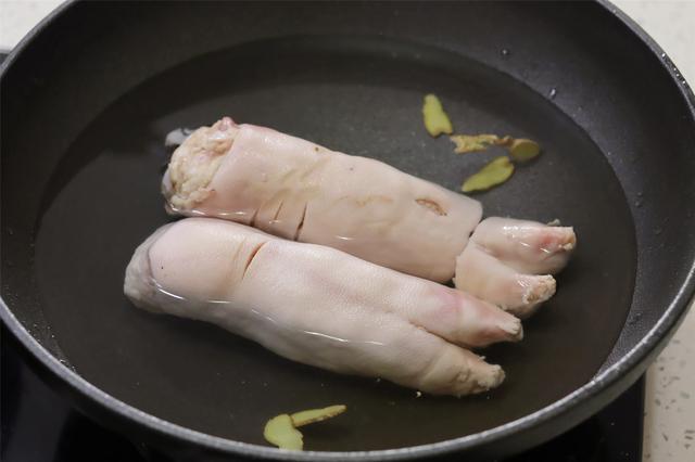 家常卤猪蹄的做法，家常卤猪蹄做法及配方（25分钟猪蹄酥烂味道香）