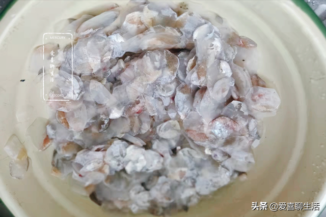 鱼鳞怎么做好吃，咸白鳞鱼怎么做好吃（水产市场遇见它别犹豫）