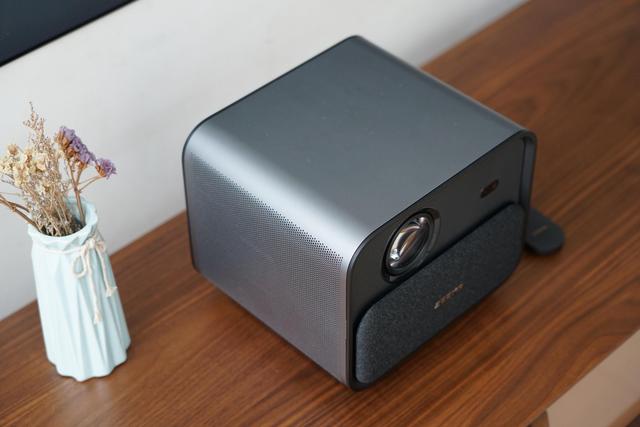 知麻投影z1mini，或许是最适合小青年的千元智能投影仪