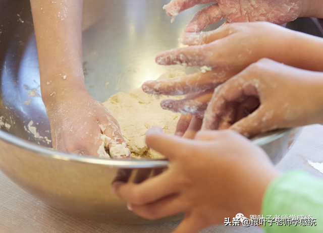 幼儿智力游戏活动有哪些，幼儿智力游戏活动有哪些内容（这25个精细动作训练游戏）