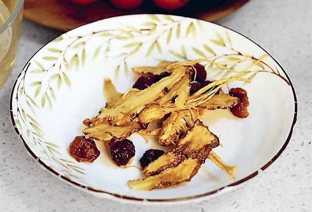 人参乌鸡汤的做法，乌鸡汤放什么食材好（冬日里做一碗气血双补乌鸡汤）