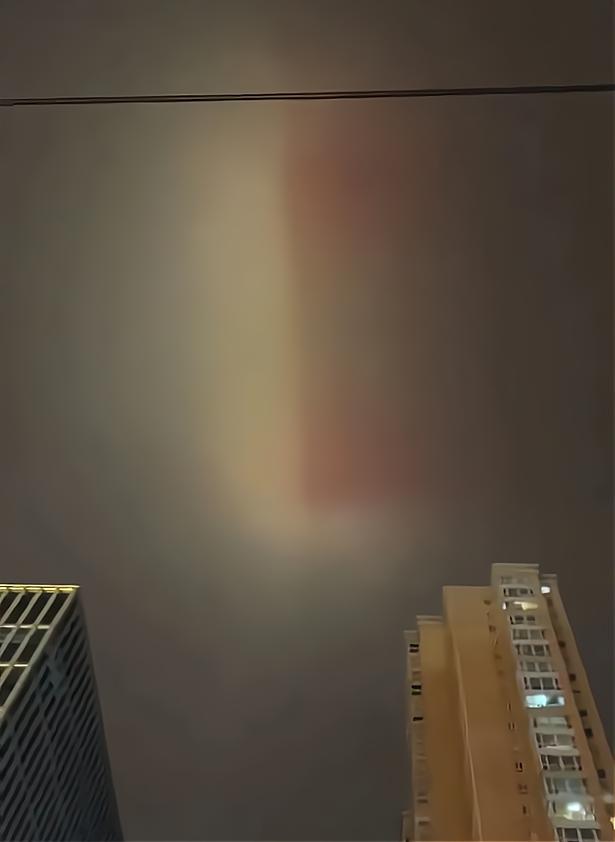 ufo巨型飞碟，石家庄曾经出现的巨型方形阴影